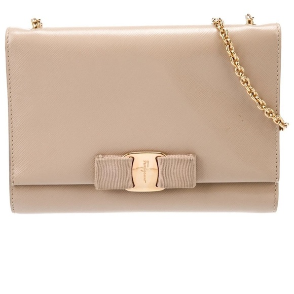 SALVATORE FERRAGAMO
Vara Bow Leather Chain Crossbody Bag - Picture 1 of 10